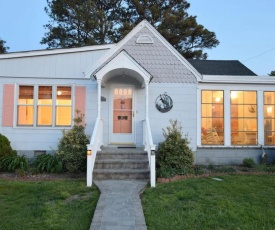 Creekside Cottage with Sunroom, Fire Pit, & WiFi!