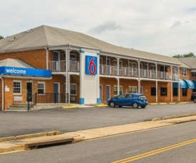 Motel 6-Falls Church, VA - Arlington Boulevard