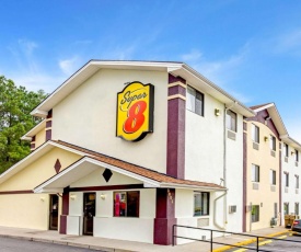 Super 8 by Wyndham Fredericksburg/Central Plz Area