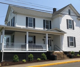 The Luray Inn - 11 South Court Street, Luray