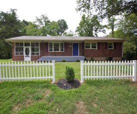 The Hidden Wooded Ranch - Close to LU, Downtown and U of Lynchburg - 3BD-1BA