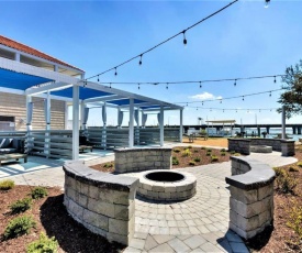 Bay Breeze Anchor Suite (1 bed/1 bath condo with cabanas, fire pits, and pier)