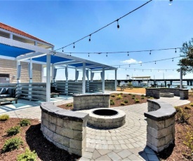 Bay Breeze Compass Suite (1 bed/1 bath condo with cabanas, fire pits, and pier)