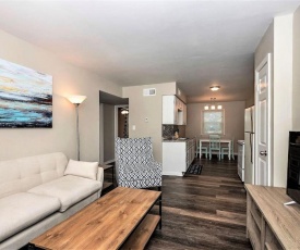 Beach Cottage Reef Suite (2 bed/1 bath condo 1 block from beach)