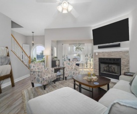 Block From The Beach Beautiful Tri-level Home Bay-View and Balcony