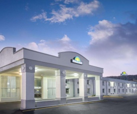 Days Inn by Wyndham Roanoke Near I-81