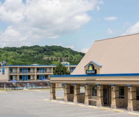 Days Inn by Wyndham Staunton