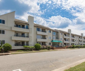 28th St Condo 304