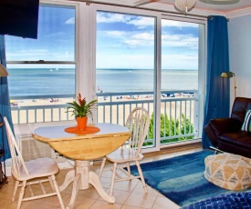 Oceanfront VA Beach Studio with Views and Pool Access!