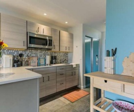 Cozy Aviation Style Lake View Condo @ The Shores