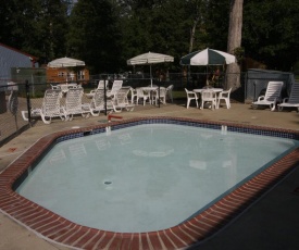 Williamsburg Camping Resort One Bedroom Loft Cabin 4