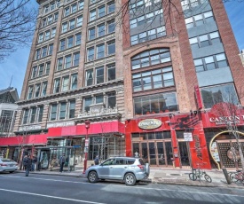 Chinatown Apt with Walkability and Rooftop Deck!
