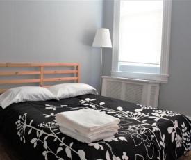 Clover 2900 - Apartment and Rooms with Private Bathroom near Washington Ave South Philly