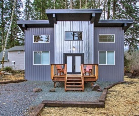 Cabin with Hot Tub Less Than 5 Mi to Rainier Natl Park