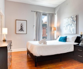 Cozy and Chic - 2 Bedroom Rittenhouse Retreat in Historic Building