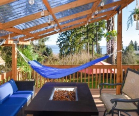 Unique Camano Cabin with Mountain and Water Views