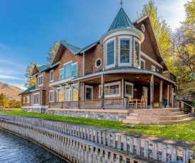 Captain's Lighthouse Lodge