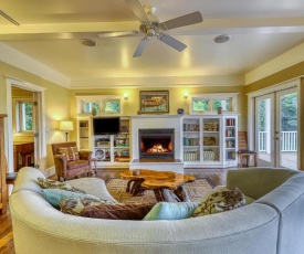 6 Bed 4 Bath Vacation home in Eastsound