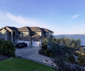 Redondo waterfront house with a private room