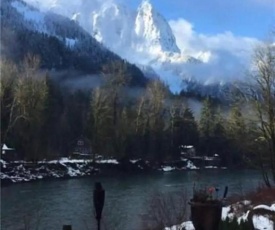 MCW River Front Retreat - Cabin Venue for Rent in Index