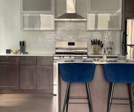 MODERN 2 BED 2 BATH APARTMENT WITH ROOFTOP DECK