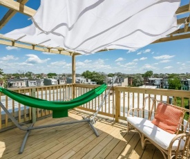 Modern 2 BR + Private Rooftop + Skyline Views + EZ Parking