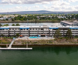 Clover Island Inn