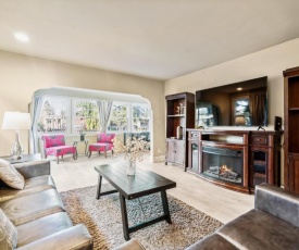Short Walk to Lakefront Beaches & Park, 15 min to Seattle home