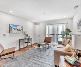 New Listing Beautiful Suite at Grad Pointe Wifi Gym Coffee Rooftop Patio