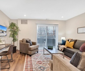 New Listing Grad Pointe Beautiful Rooftop Patio Rec Room Coffee Gym