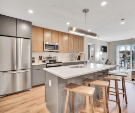 New Listing Grad Pointe Rooftop Patio Elevator Gym Coffee