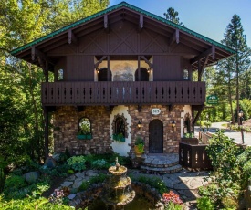 Storybook Riverside Inn
