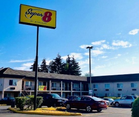 Super 8 by Wyndham Lynnwood