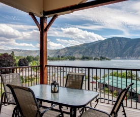 Breezy Lake Chelan Condo with Pool and Hot Tub Access!