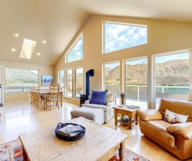 Wapato Lake Waterfront Stunner