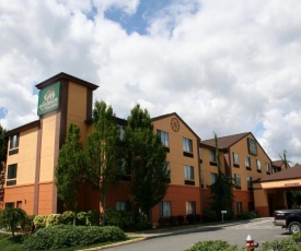 Evergreen Inn & Suites