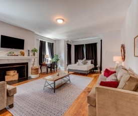 Rittenhouse Retreat - Expansive Studio in Historic Building, 2 blocks from the Park