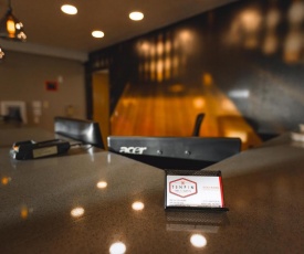 Ten Pin Inn & Suites