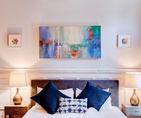 Rittenhouse Retreat - Large Studio in Historic Building with Balcony