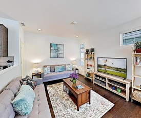 Chic Capitol Hill Townhome with Rooftop Deck & AC townhouse
