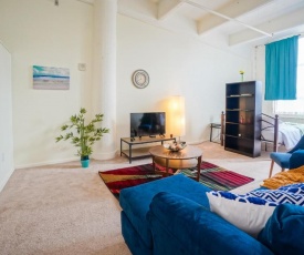 The LINCOLN, Cozy Studio Loft, Center city Views