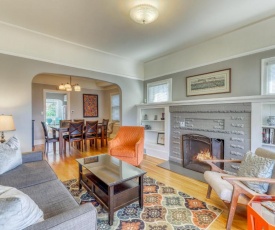 Classic Craftsman - 3 Bed 2 Bath Vacation home in Green Lake