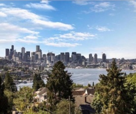 Rooftop Patio with Waterview, Private Garden & Grill 3BR 3BA