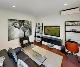 Serene Eastlake Home - Patio & Gourmet Kitchen townhouse
