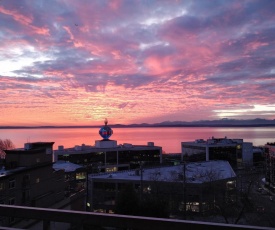 Top Floor Water View Oasis near Space Needle & Waterfront