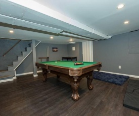 THEE PRIVATE POOL TABLE unit PENNSLANDING, QUEEN VILLAGE, TLA, A