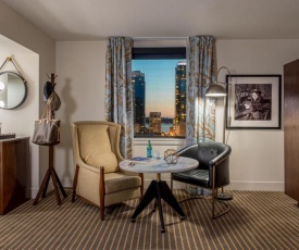 Hotel Theodore