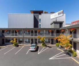 The Grove West Seattle Inn