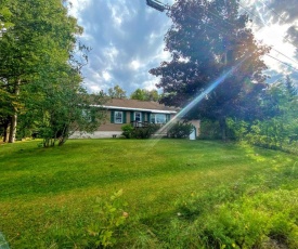 JS Bethlehem Family Home with great yard AC ping pong Outdoor pool Hot Tub coming soon