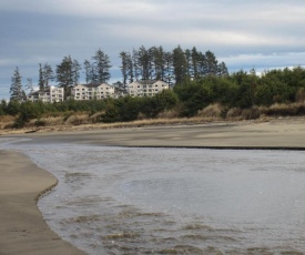 AMAZING SEAVIEW SPACIOUS CONDO WITH an AMAZING VIEW!!!